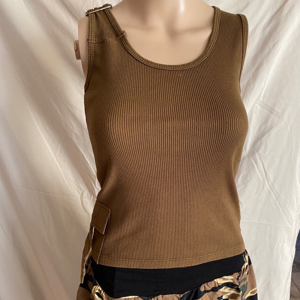 NWOT Brown Free Lunch Sleeveless Shirt. Size Small